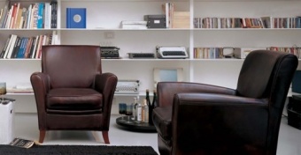 Oxfordine armchair. 78x82 h.88 Old England; pouf 55x55 h.42