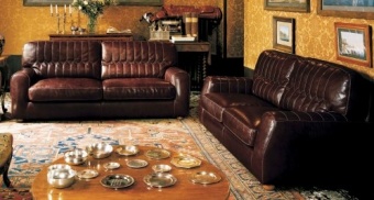 Regent sofa. 196x95 h.85 Hunter Cinnemon - available also in the size 162x95 h.85 and 212x95 h.85; armchair 92x95 h.85 and pouf 65x65 h.43